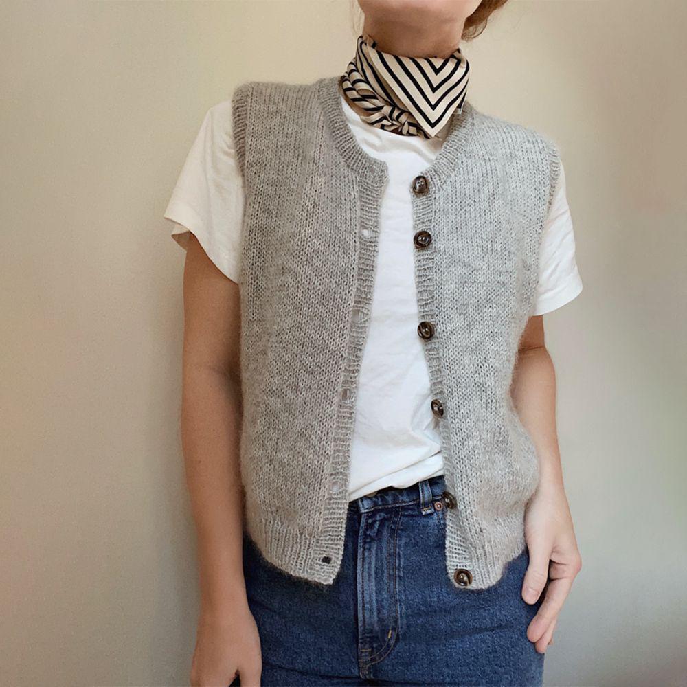 Helena - Ingetogen elegantie in leigrijs minimalistisch vest