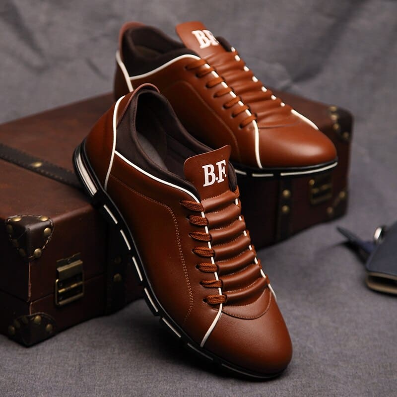 https://cdn.shopify.com/s/files/1/0709/7103/1820/files/Lente-Herfst-Nieuwe-Mannen-Schoenen-Casual-Sneakers-Fashion-Solid-Lederen-Schoenen-Formele-Zakelijke-Sport-Platte-Ronde.jpg?v=1714597019